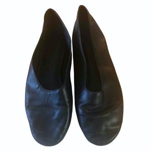 Vince Black Leather Flats size 7.5